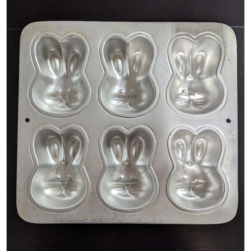 Wilton Aluminum Easter‎ Rabbit Bunny Face Head Cup Cake Tin Pan 1992 2105-4426